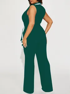 Eleganter dunkelgrüner ärmelloser Jumpsuit mit weitem Bein und weißem Kragen Rückansicht