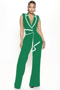 Eleganter grüner ärmelloser Jumpsuit mit V-Ausschnitt, weitem Bein und weißem Kontrastbesatz