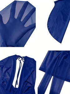 Detailansicht aus blauem transparentem Netzstoff und tiefem V-Ausschnitt für Partykleid