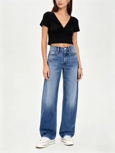 Jean en denim bleu délavé à jambes larges et taille haute pour femme, style décontracté