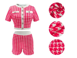 Detailansicht der rot-weißen Hahnentritt-Stofftextur für das zweiteilige Damen-Set