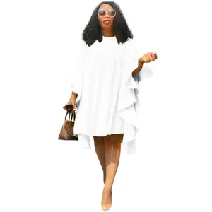 Robe courte blanche grande taille ample avec manches chauve-souris