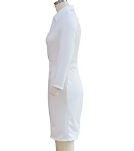 Elegante abito a tubino midi bianco a maniche lunghe con colletto, dettaglio laterale