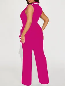 Elegante magentafarbene ärmellose Jumpsuit mit weitem Bein und weißem Besatz von der Seite
