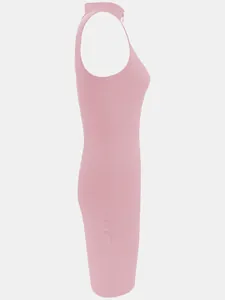 Seitenansicht des rosa gerippten ärmellosen Bodysuits mit Stehkragen und Reißverschluss