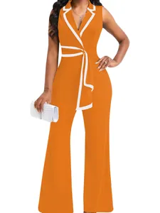 Eleganter orangefarbener ärmelloser Jumpsuit mit weißem Rand und schickem weitem Bein