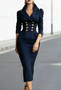 Elegantes navyblaues Midikleid mit hoher Taille und goldenen Knöpfen für modebewusste Damen