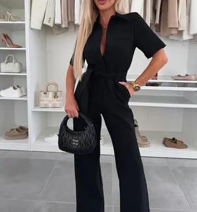 Stilvoller schwarzer Kurzarm-Damen-Jumpsuit mit Hemdkragen und Taillen-Bindegürtel