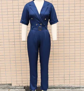 Eleganter dunkelblauer Kurzarm-Jumpsuit mit professionellem Reverskragen und passendem Gürtel