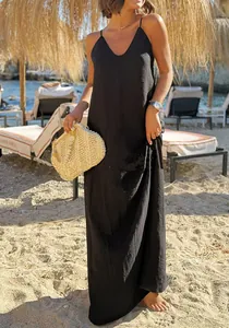 Elegante vestido largo negro para vacaciones en la playa con un ajuste relajado y fresco