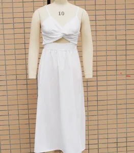 Elegantes weißes Midikleid mit verdrehtem Cut-Out-Oberteil und Trägern für Damen