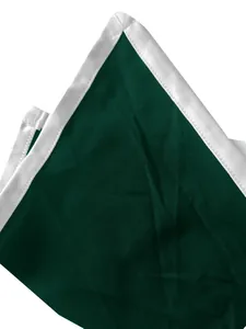 Detalle que muestra la textura de la tela verde oscuro con un ribete blanco puro