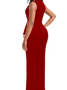 Eleganter dunkelroter ärmelloser Jumpsuit mit V-Ausschnitt und weitem Bein Seitenansicht.