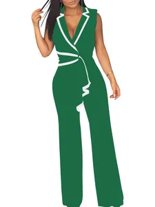 Detail des eleganten grünen ärmellosen Overalls mit V-Ausschnitt und weitem Bein für Damen