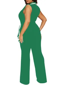 Detaillierte Rück- und Seitenansicht des eleganten grünen ärmellosen Sommer-Overalls