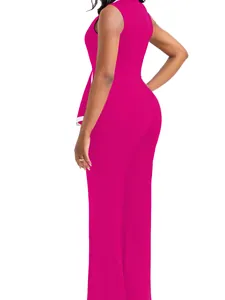 Seitenansicht des eleganten magentafarbenen ärmellosen Jumpsuits mit weitem Bein