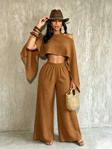 Elegante conjunto de vacaciones marrón de dos piezas con top y pantalón de pierna ancha