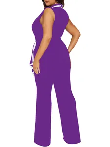 Seitenansicht eines schicken lila Jumpsuits mit V-Ausschnitt und eleganten weißen Details