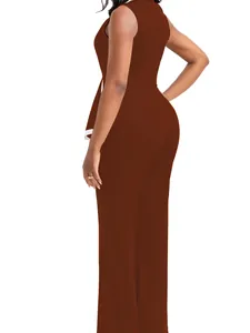 Eleganter brauner ärmelloser Jumpsuit mit V-Ausschnitt und weitem Bein Detailansicht