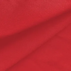 Nahaufnahme der roten Webstoff-Textur mit feinen Materialdetails