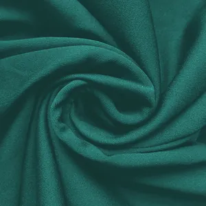 Nahaufnahme von elegantem blaugrünem Stoff mit feiner Stricktextur und weichem Fall
