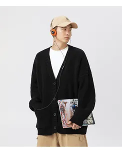 Cardigan da uomo in maglia spessa nera con bottoni per un look casual confortevole