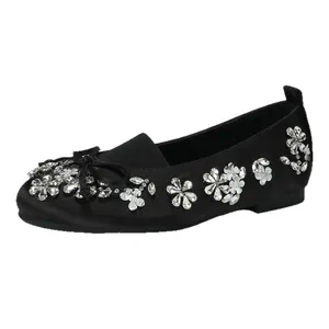 Élégantes ballerines plates noires avec fleurs en strass et détail de nœud
