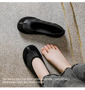 Detailansicht schwarzer Tabi-Lederballerinas mit atmungsaktiver Schafsleder-Innensohle