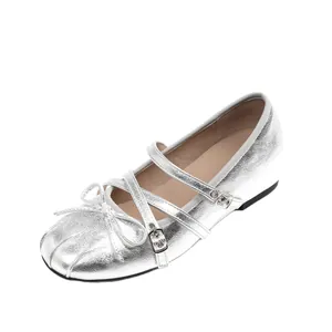 Zilveren Mary Jane balletschoenen met strik en gekruiste bandjes met gespsluiting