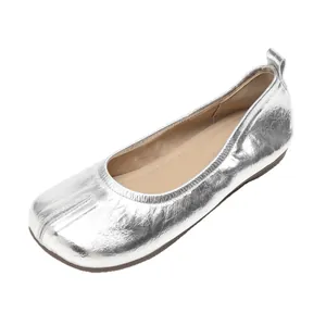 Ballerine argento metallizzato con finta punta a fessura e texture pieghettata vintage
