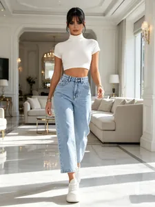 Jean en denim bleu clair à taille haute et jambe large pour femme, style élégant
