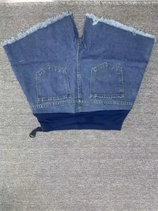 Vue arrière d'un short de maternité en jean à taille haute avec bandeau de soutien et franges