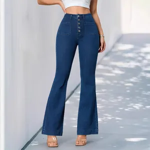 Vista completa di jeans a zampa da donna a vita alta con chiusura a bottoni e tasche