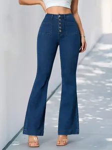 Vista frontale dettagliata di jeans a zampa blu a vita alta con chiusura a bottoni