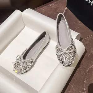 Eleganti ballerine argento con strass, dettaglio fiocco e cristalli scintillanti