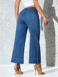 Vista trasera de pantalones vaqueros azules de talle alto y pernera ancha elásticos
