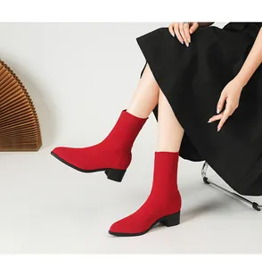 Botines de calcetín de punto rojo con punta afilada y tacones gruesos muy elegantes