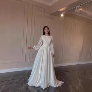 Elegant French white double-layer chiffon evening gown with princess style long sleeves