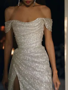 Robe de bal scintillante élégante à épaules dénudées avec fente haute pour femme