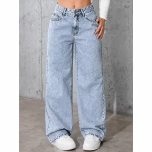 Casual high-waisted wide-leg jeans in light blue denim featuring a relaxed loose fit style