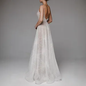 Élégante robe de soirée dos nu sans manches avec broderies géométriques et pailletées