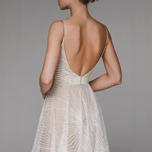 Robe de soirée élégante sans manches avec dos nu et motifs de paillettes argentées