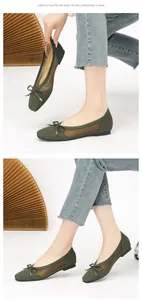 Vue détaillée des ballerines en maille tricotée verte avec nœud pour l'été et confort