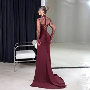 Robe de soirée sirène bordeaux élégante avec manches en dentelle et longue traîne