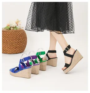 Sandalias de cuña tipo esparto para mujer en varios colores y detalle puesto