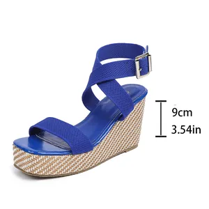 Elegantes sandalias de cuña azules con plataforma y tacón de 9 cm con tiras cruzadas