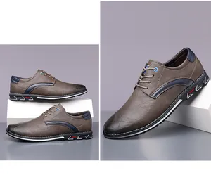 Vue détaillée des chaussures décontractées en cuir marron pour hommes à lacets bleus