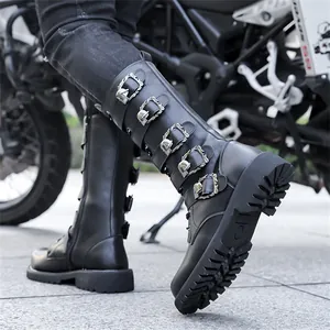 Bottes de chevalier punk noires avec boucles multiples et semelle plateforme