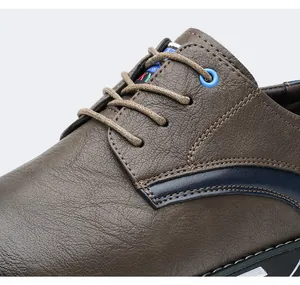 Gros plan d'une chaussure décontractée en cuir marron avec coutures précises