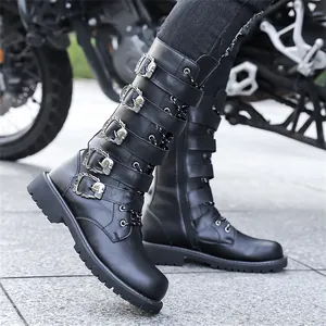 Bottes de motard punk noires hautes pour hommes avec boucles à tête de mort décoratives